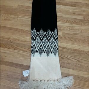Varley Black and Cream Chevron scarf